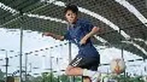 国足领袖童年逝，金手套荣耀当之无愧