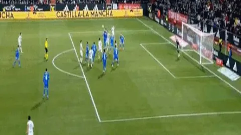 大乐透期号专家推荐：希腊超质合分析数据逆转解析